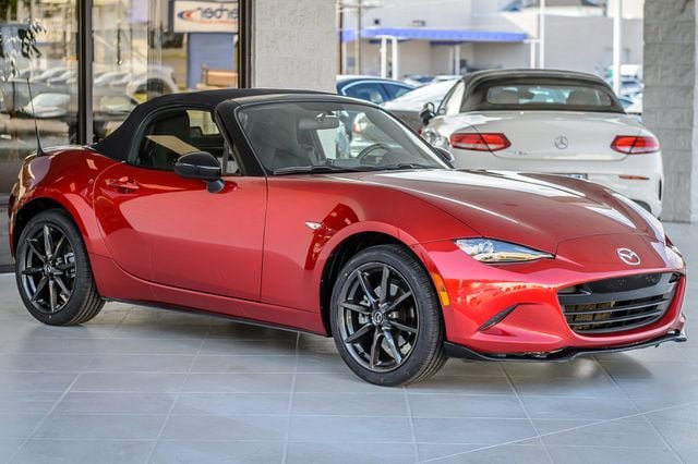 Used 2016 MAZDA MX-5 Miata Club RWD image 4