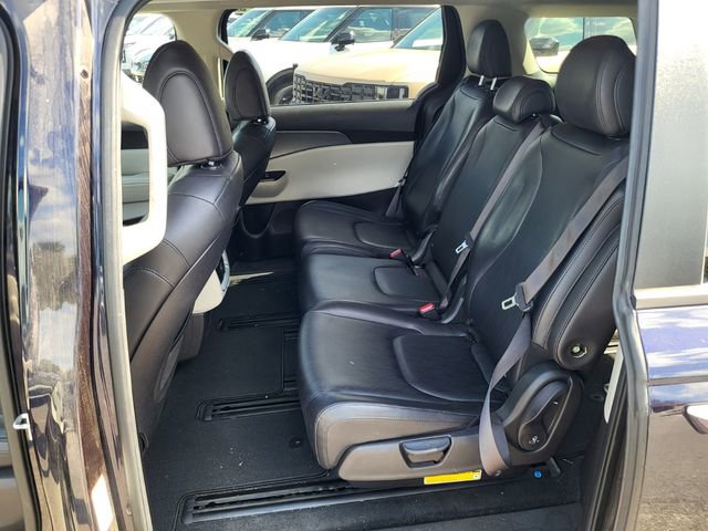 Used 2022 Kia Carnival LX FWD image 12