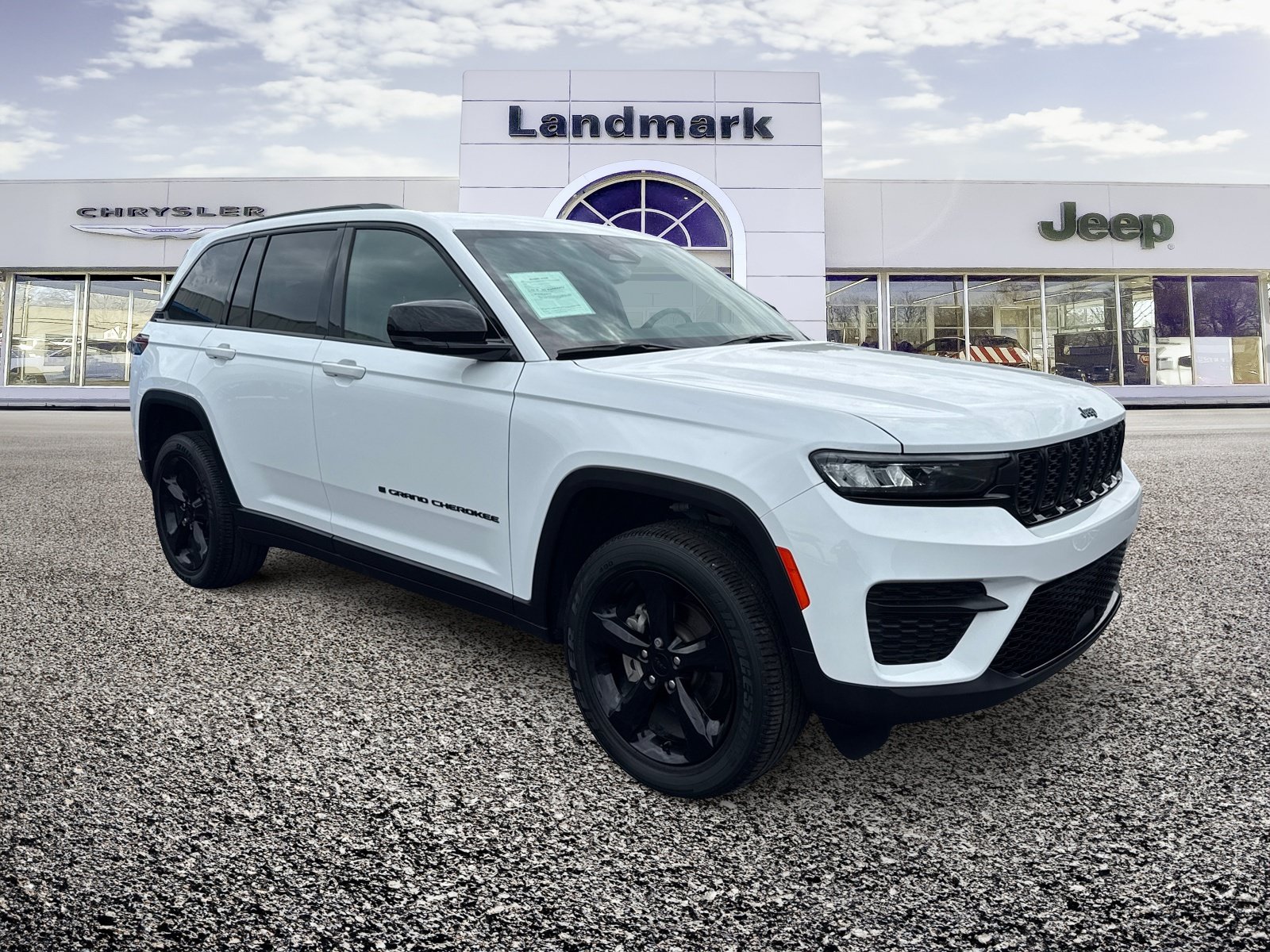 Used 2024 Jeep Grand Cherokee Altitude AWD/4WD image 20