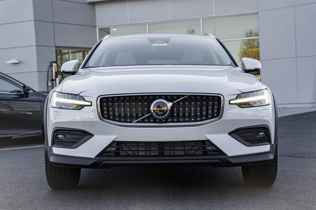 New 2026 Volvo V60 B5 Cross Country Plus w/ Protection Package Premier image 2