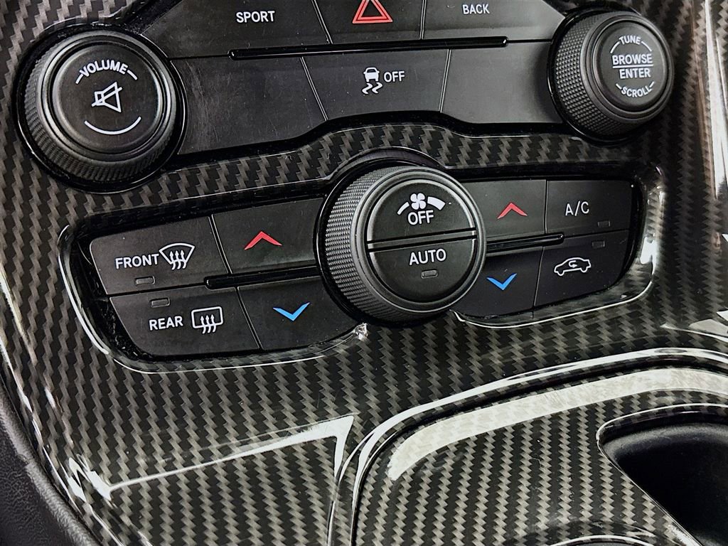 Used 2016 Dodge Challenger SXT image 18