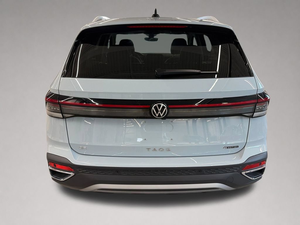 Used 2025 Volkswagen Taos SE w/ Panoramic Sunroof Package AWD/4WD image 4