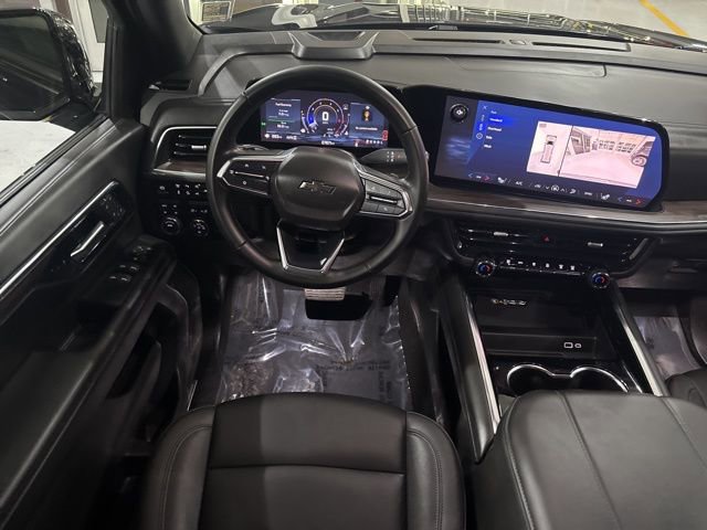 Used 2025 Chevrolet Suburban Z71 image 31