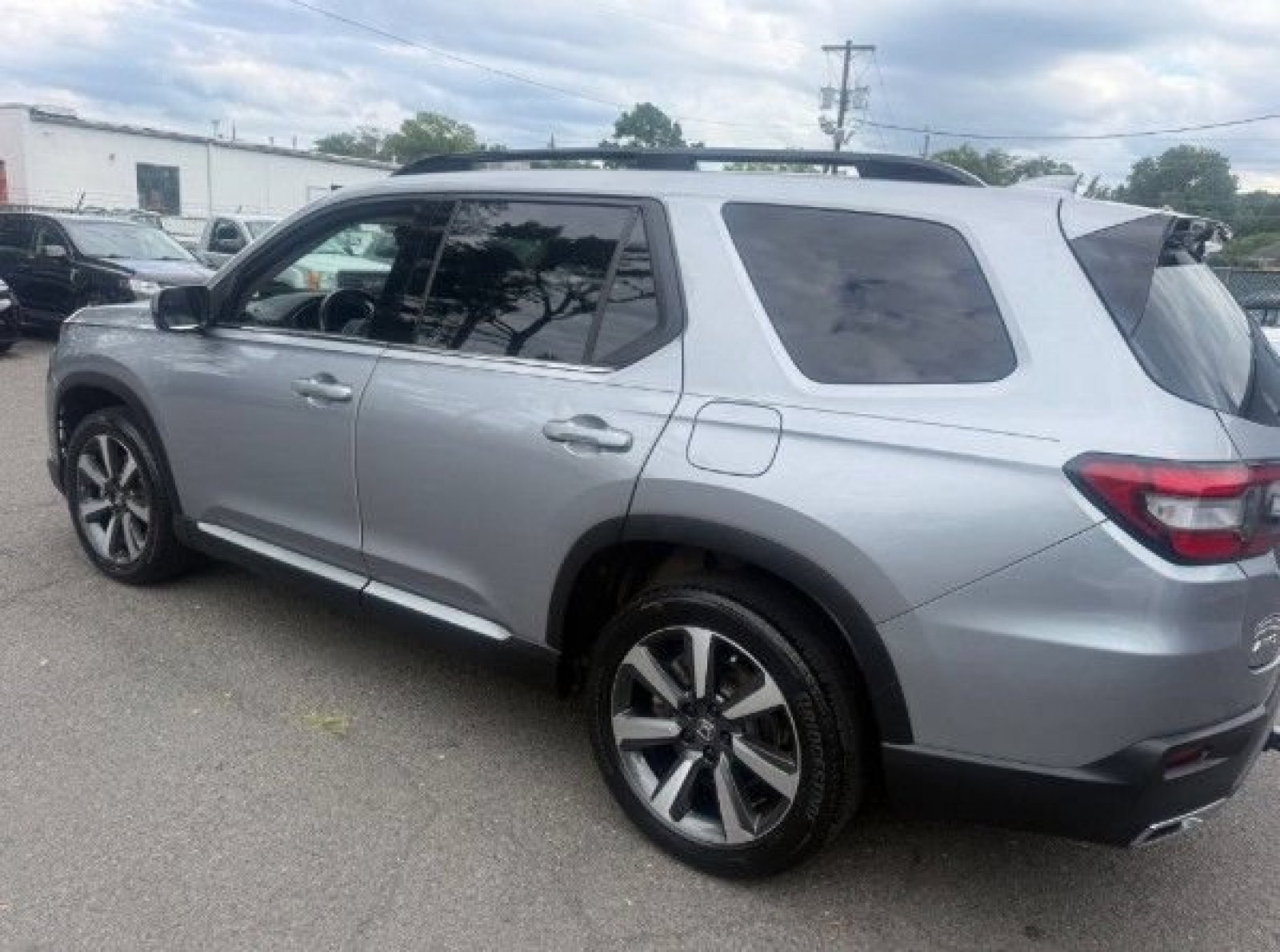 Used 2024 Honda Pilot Touring image 9