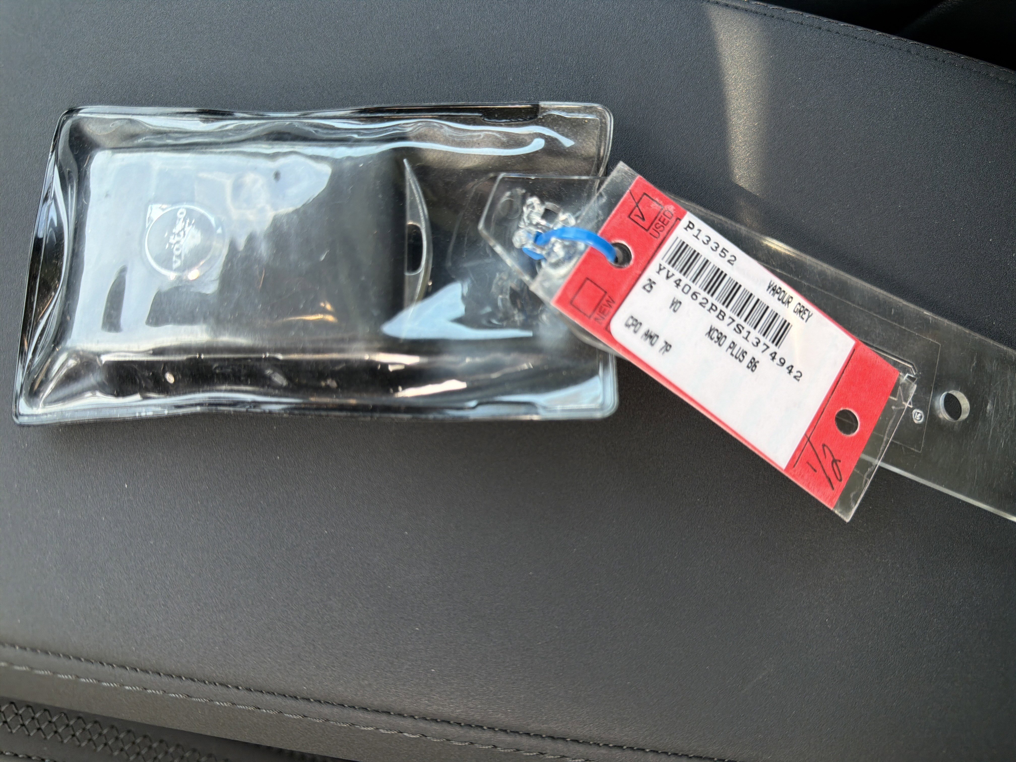 Certified 2025 Volvo XC90 B6 Plus image 38