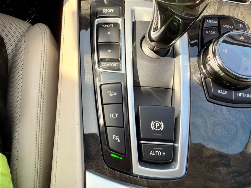 Used 2015 BMW 750Li xDrive AWD/4WD image 19