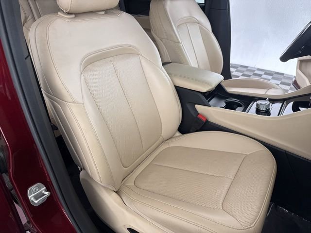 Used 2024 Jeep Grand Cherokee Limited w/ Luxury Tech Group II image 30