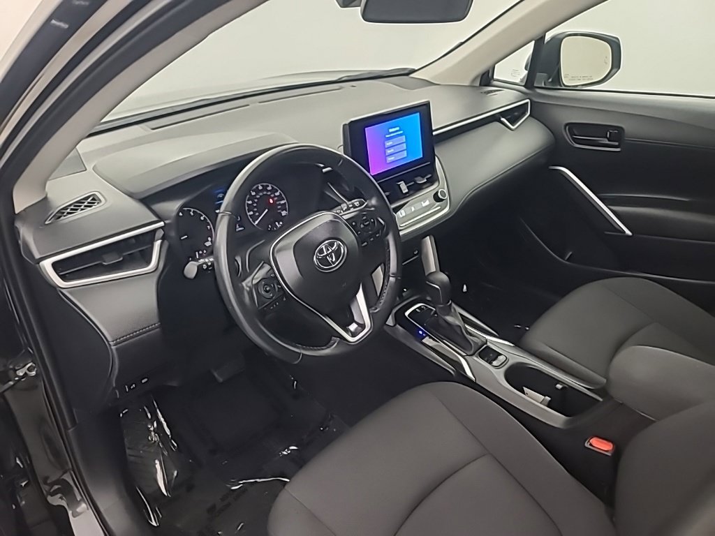 Used 2025 Toyota Corolla Cross LE FWD image 25