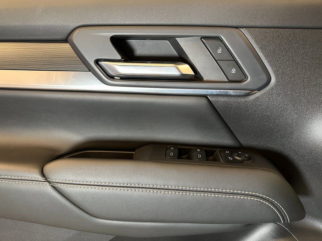 Used 2025 GMC Terrain Elevation image 16