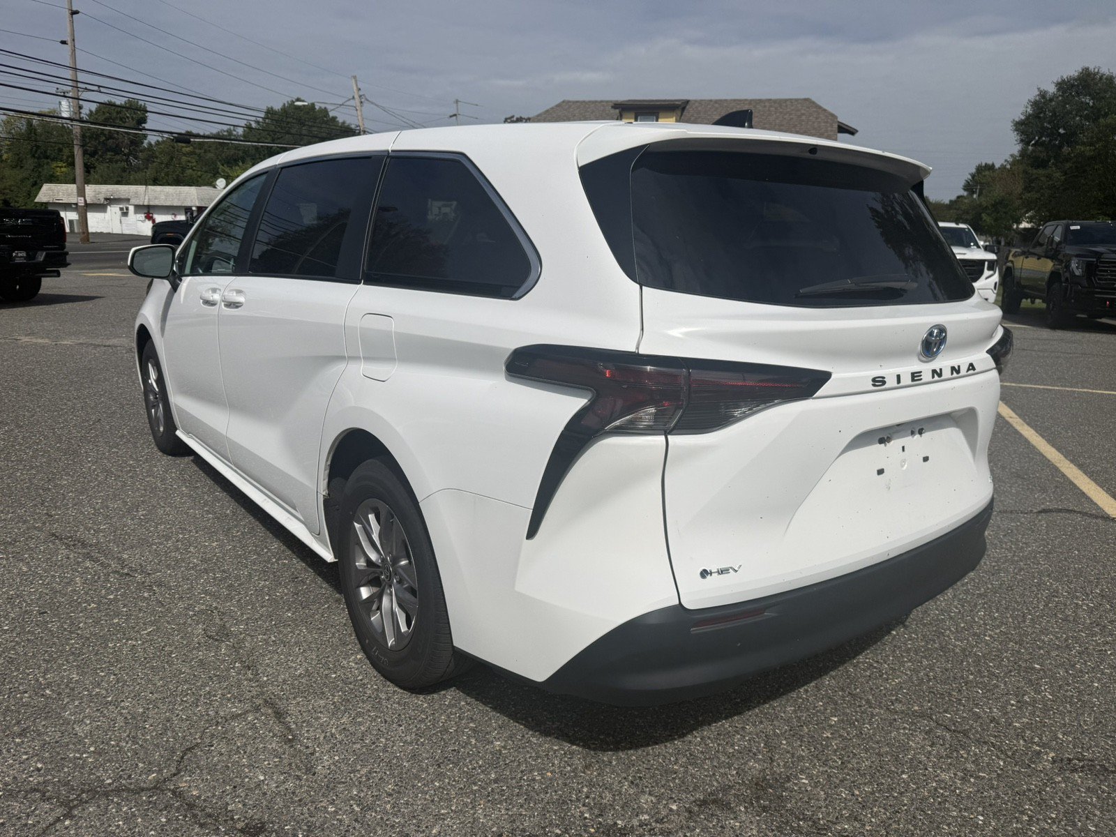 Used 2025 Toyota Sienna LE FWD image 5