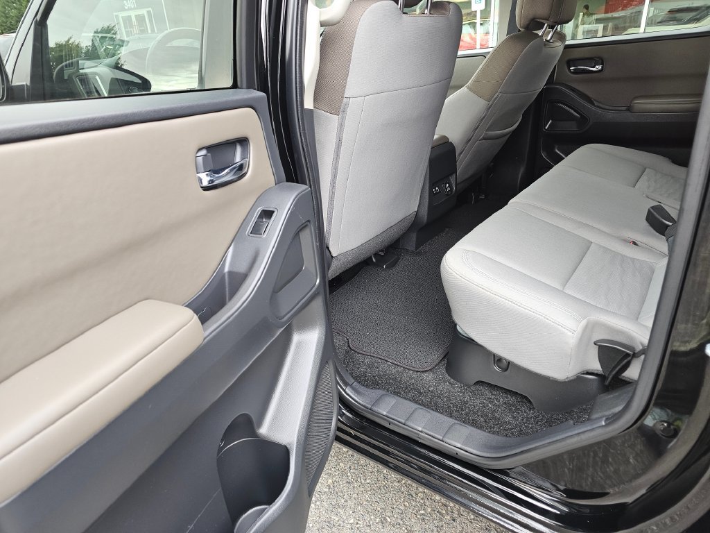 Used 2024 Nissan Frontier SV w/ SV Convenience Package AWD/4WD image 11