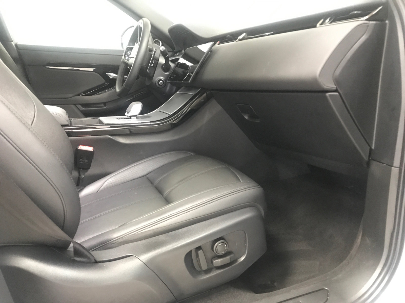 Used 2024 Land Rover Range Rover Evoque S AWD/4WD image 10