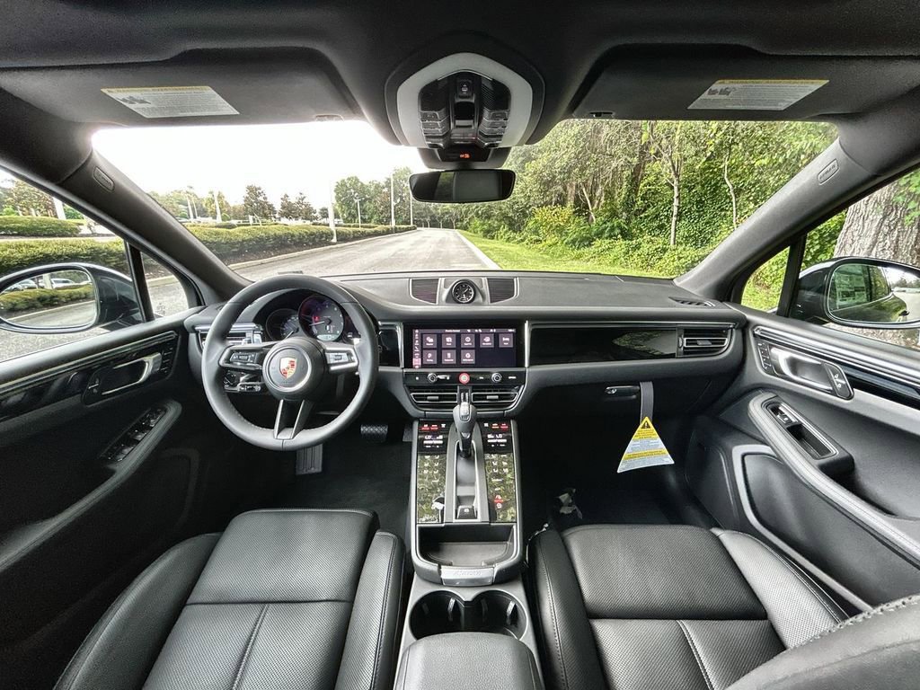Certified 2026 Porsche Macan AWD/4WD image 17