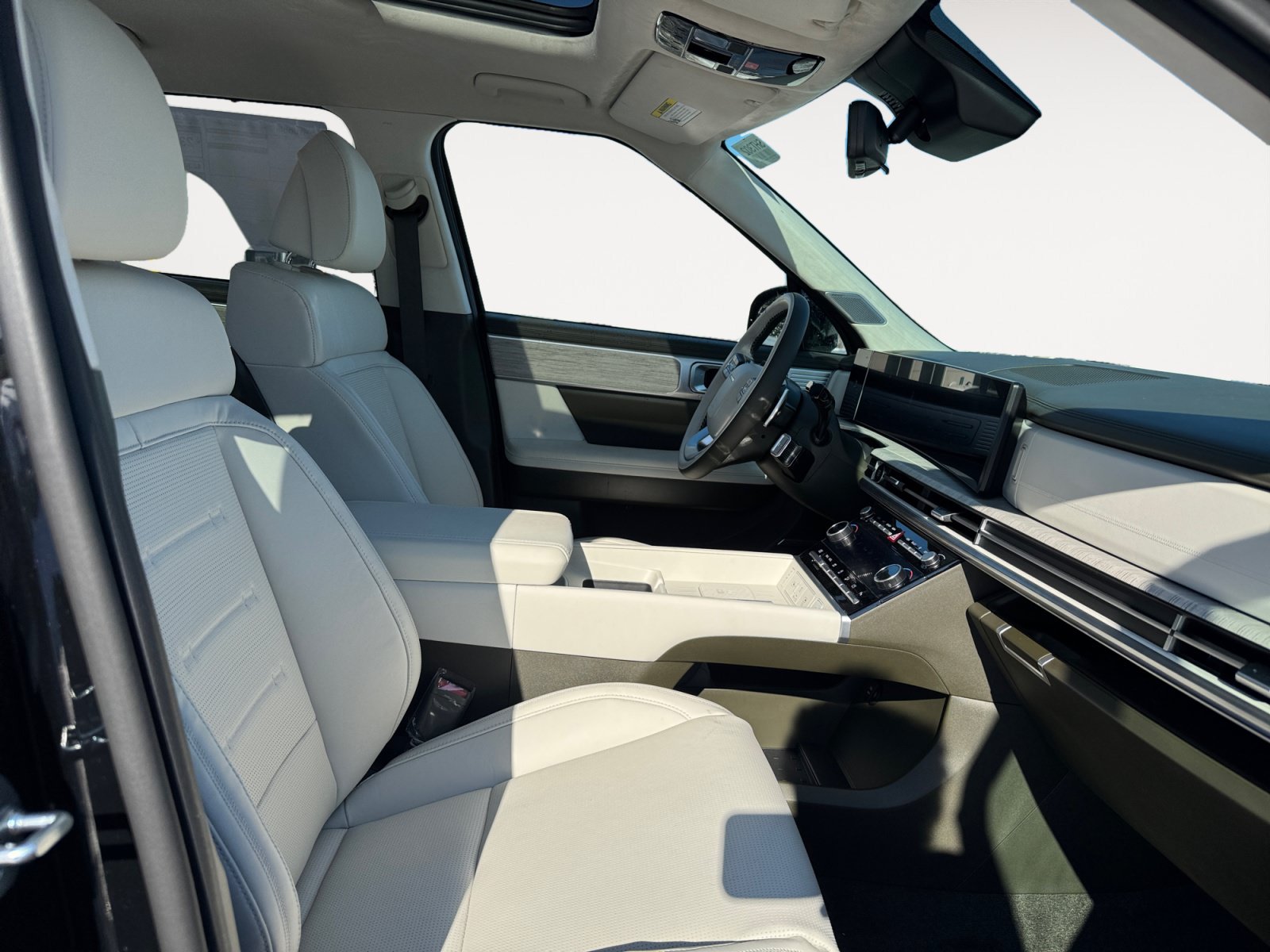 New 2025 Hyundai Santa Fe Calligraphy AWD/4WD image 16