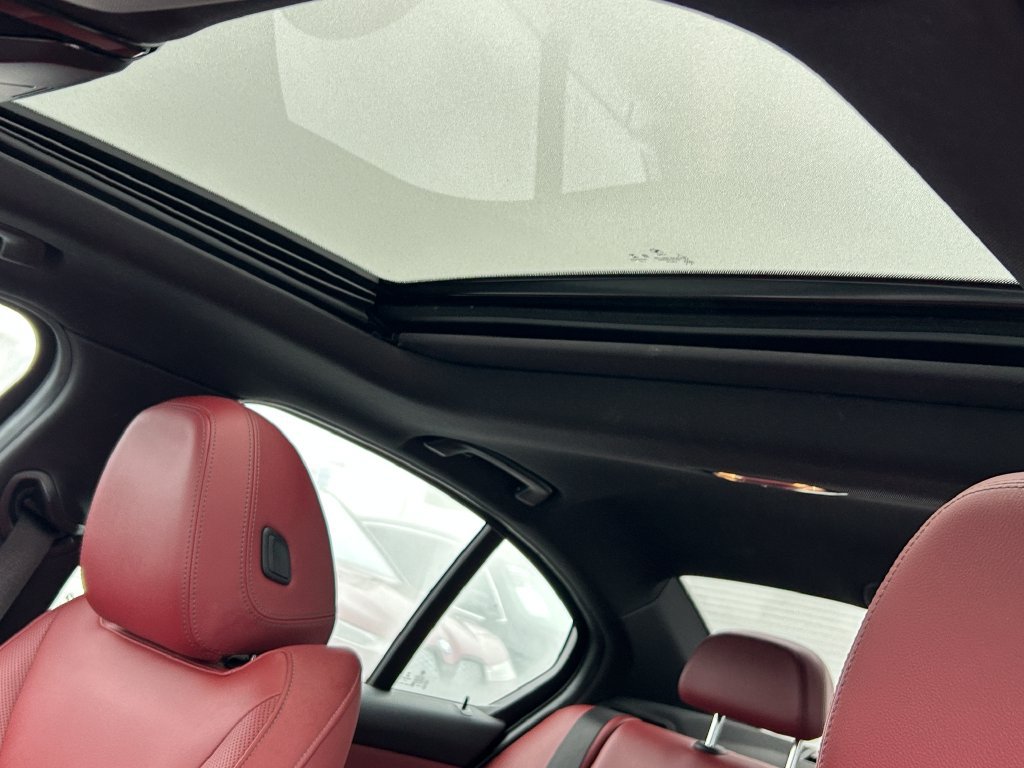 Used 2022 BMW 330i Sedan w/ M Sport Package RWD image 16
