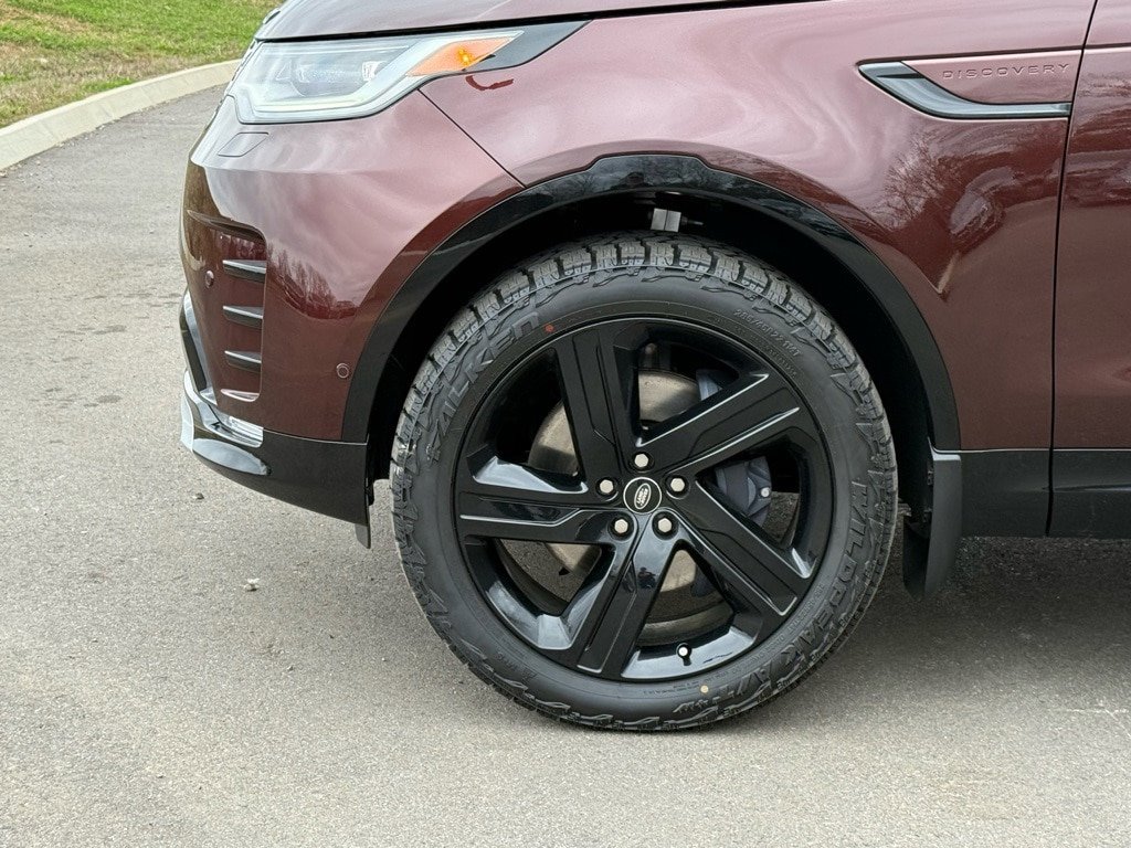 New 2026 Land Rover Discovery Limited Edition image 10