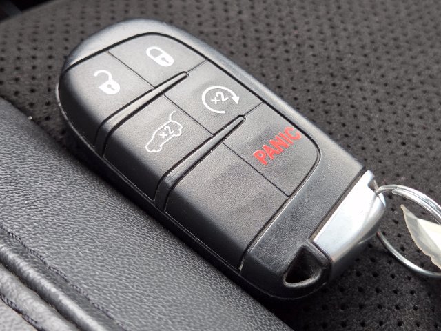 Used 2022 Jeep Grand Cherokee Laredo X AWD/4WD image 34