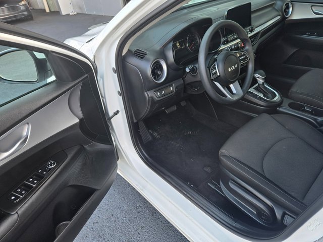 Used 2023 Kia Forte LXS w/ LXS Technology Package image 4