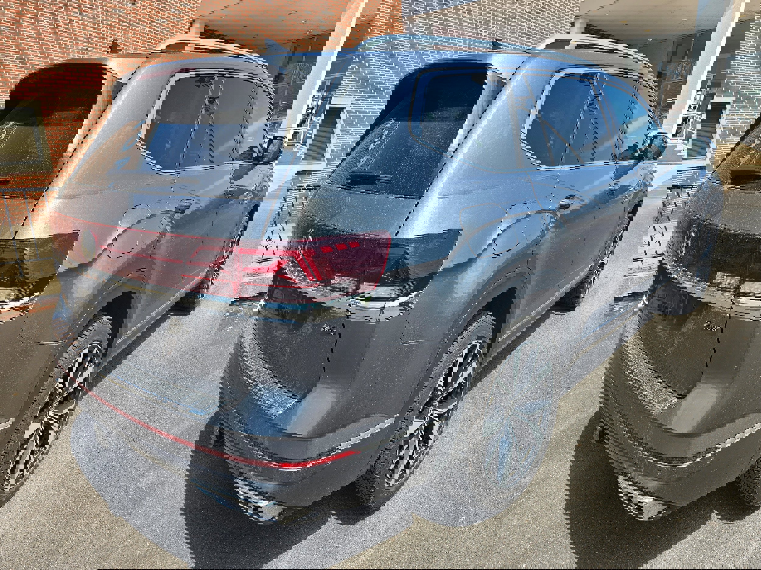 Used 2024 Volkswagen Atlas SEL Premium R-Line AWD/4WD image 7