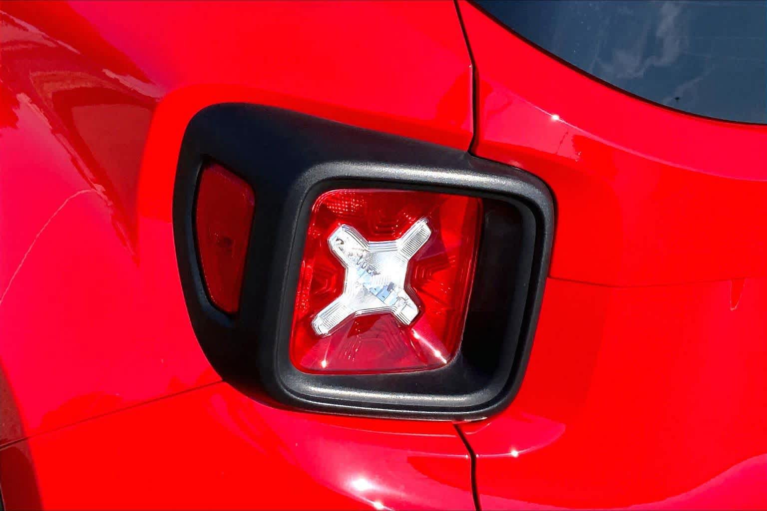 Used 2023 Jeep Renegade Latitude w/ Premium Group image 55
