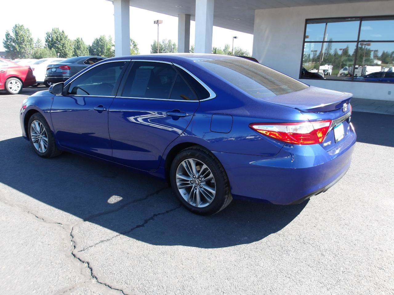 Used 2016 Toyota Camry SE FWD image 3