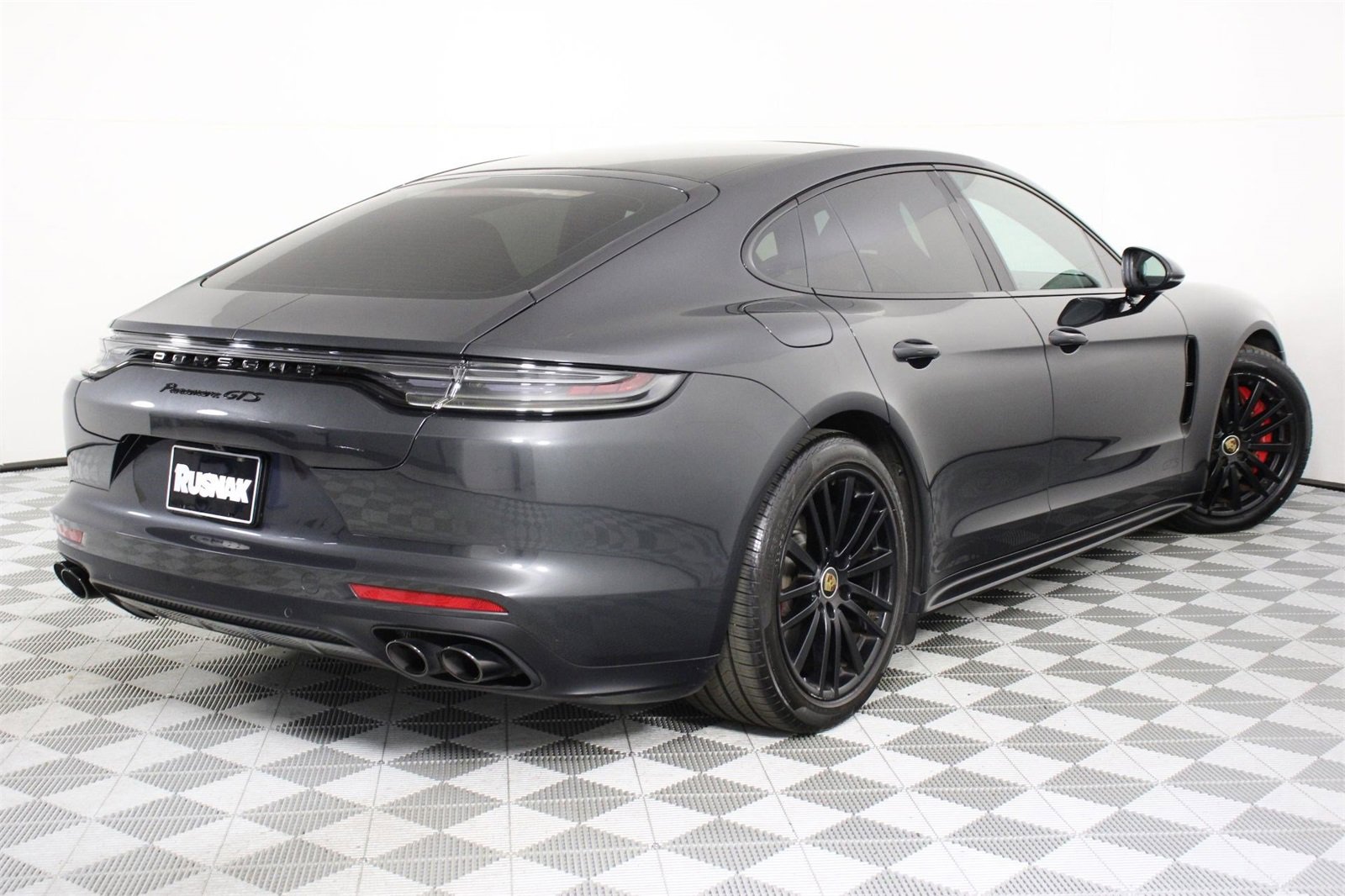 Used 2023 Porsche Panamera GTS image 7