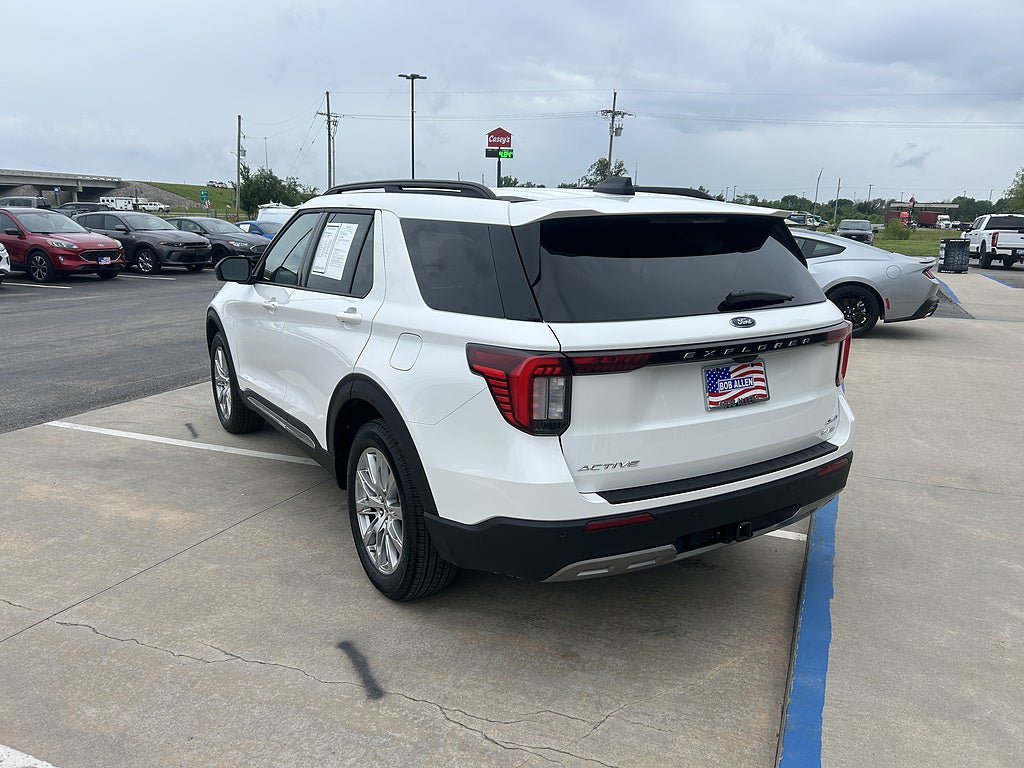Used 2025 Ford Explorer Active w/ Active Comfort Package AWD/4WD image 3