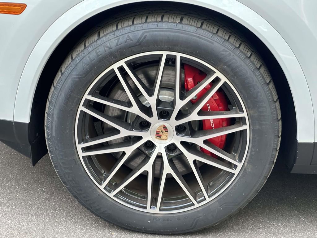 New 2025 Porsche Cayenne S AWD/4WD image 11
