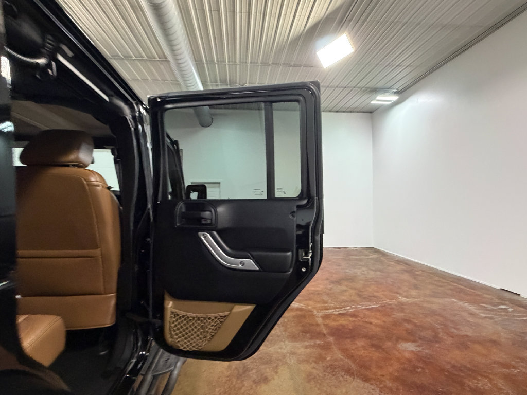 Used 2015 Jeep Wrangler Unlimited Sahara w/ Connectivity Group AWD/4WD image 64