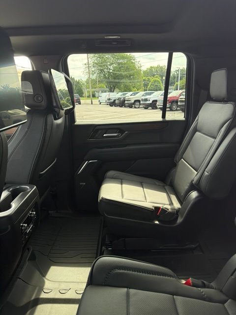 New 2026 GMC Yukon XL Denali w/ Denali Reserve Package AWD/4WD image 8