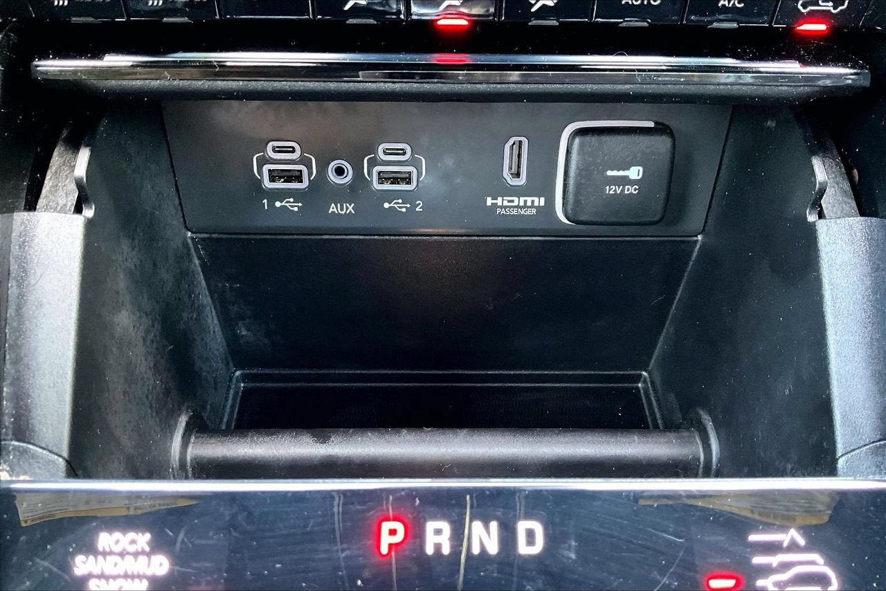 Used 2023 Jeep Grand Cherokee Overland AWD/4WD image 18