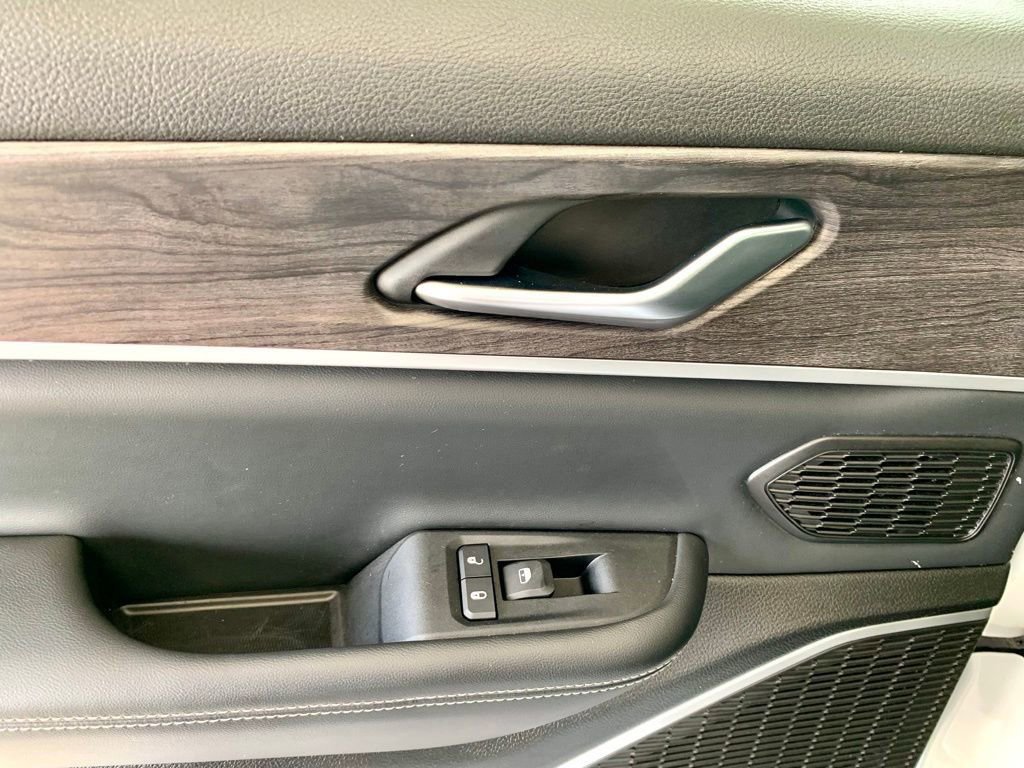 Used 2022 Jeep Grand Cherokee L Limited AWD/4WD image 19