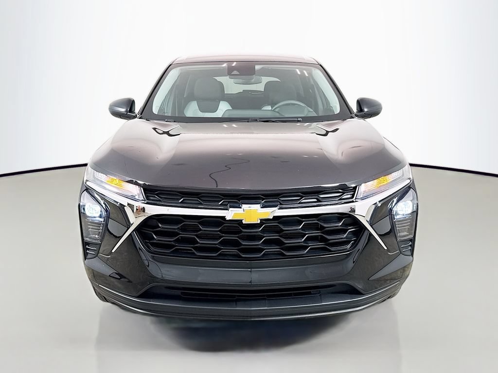 Used 2026 Chevrolet Trax LS FWD image 2