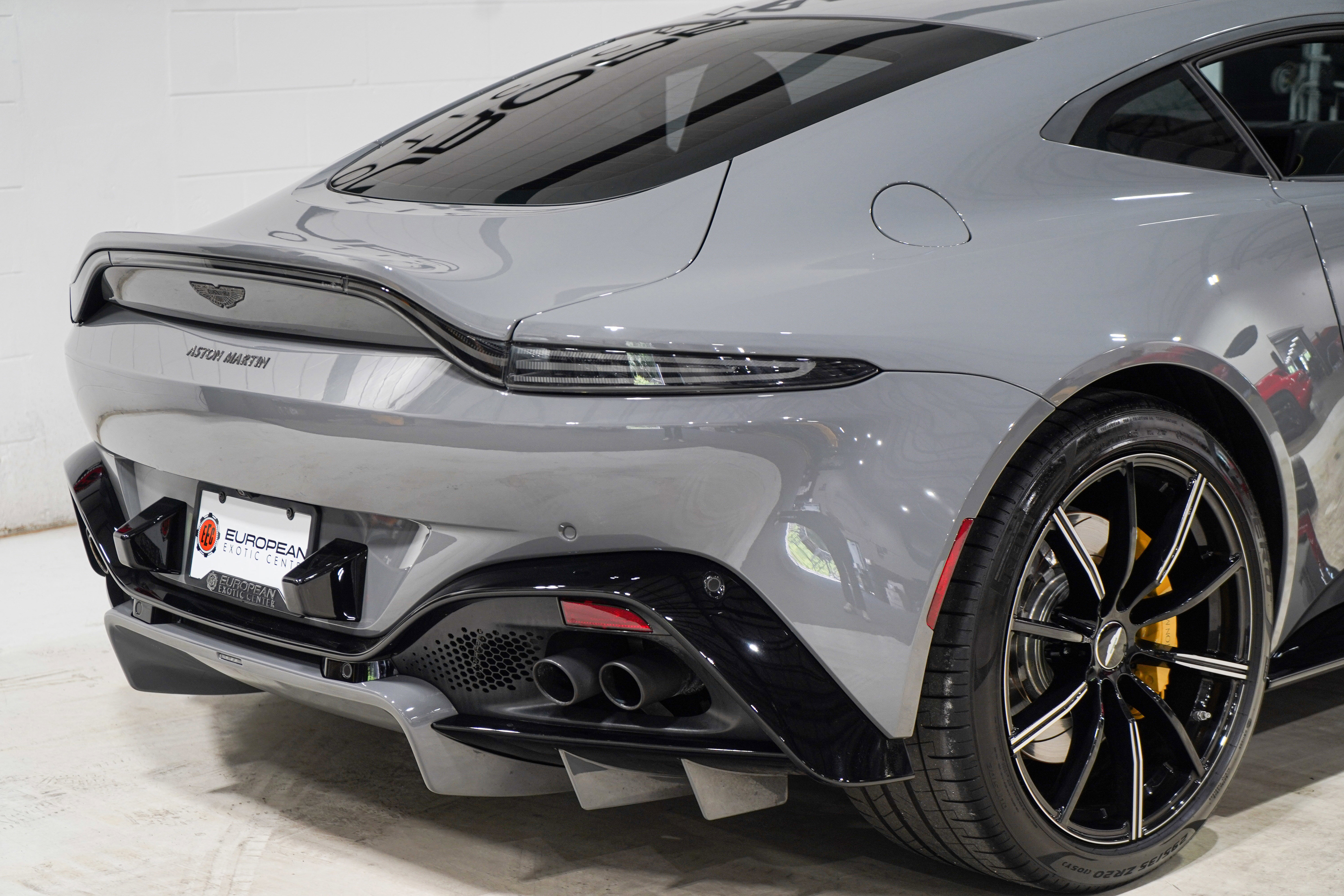 Used 2020 Aston Martin V8 Vantage Coupe RWD image 23