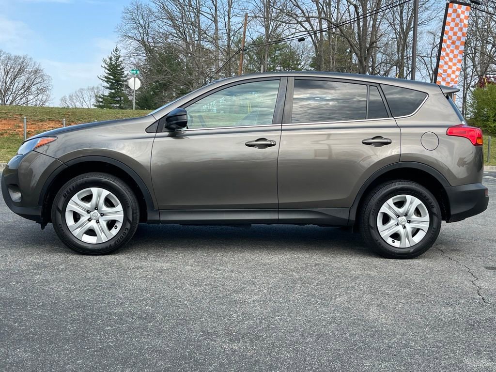 Used 2015 Toyota RAV4 LE AWD/4WD image 5