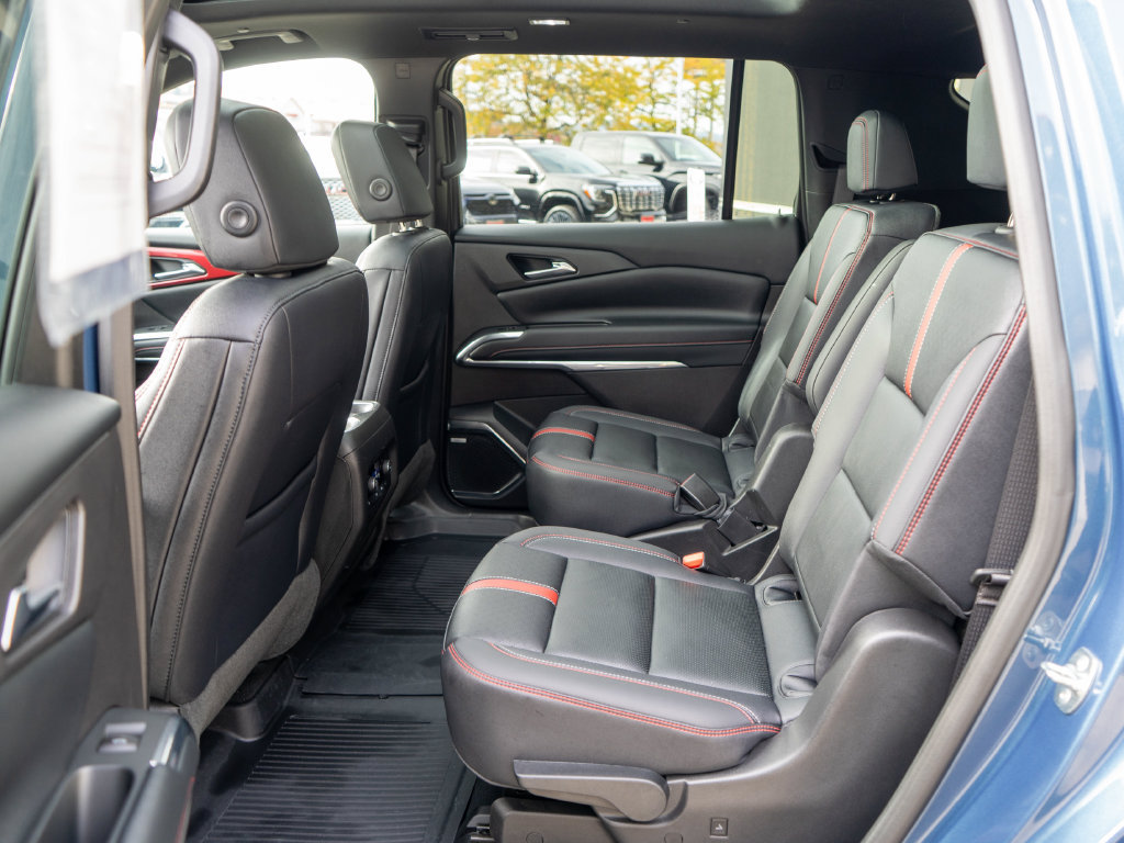 Used 2026 Chevrolet Traverse RS AWD/4WD image 15