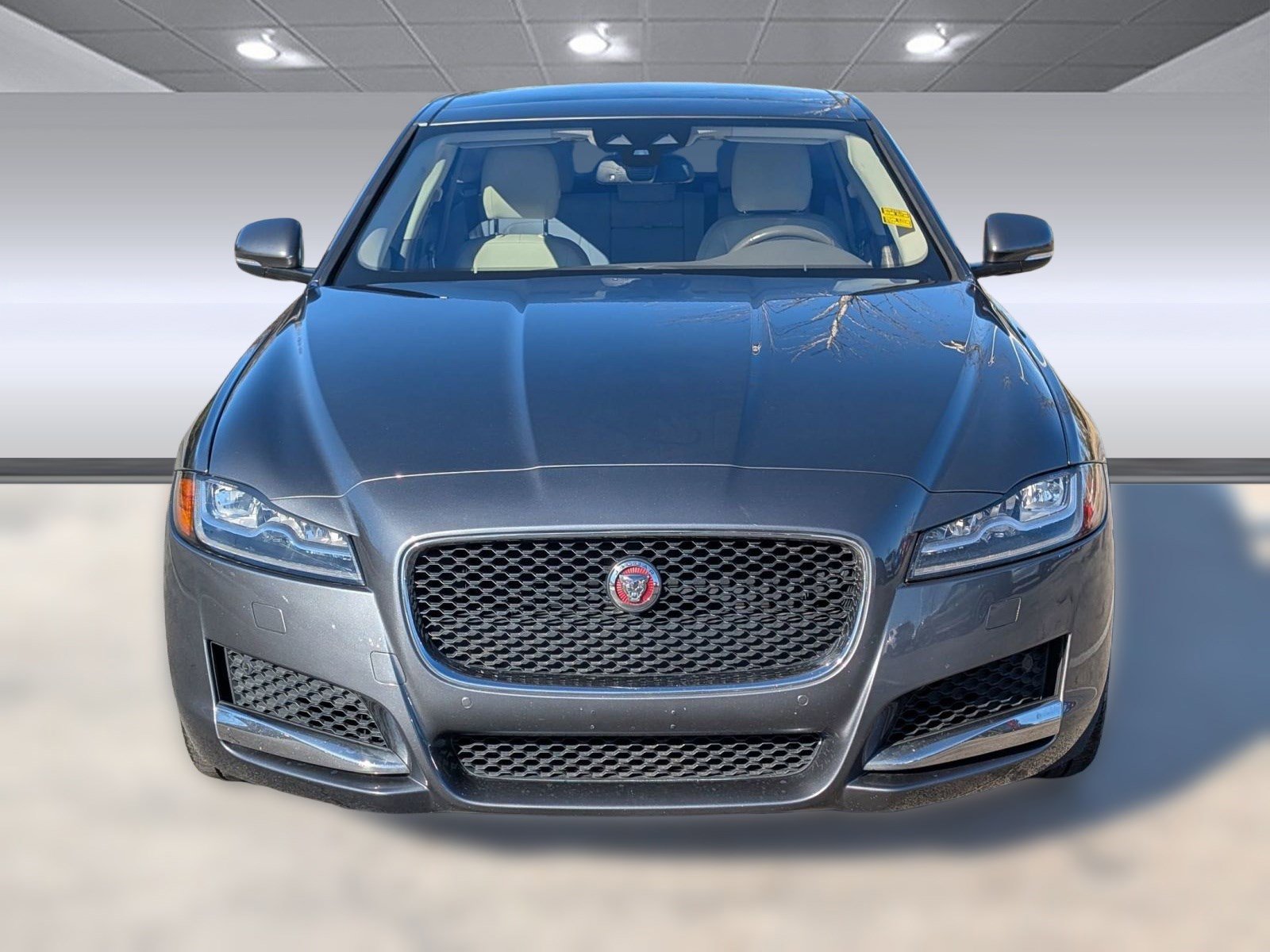 Used 2017 Jaguar XF Premium image 6
