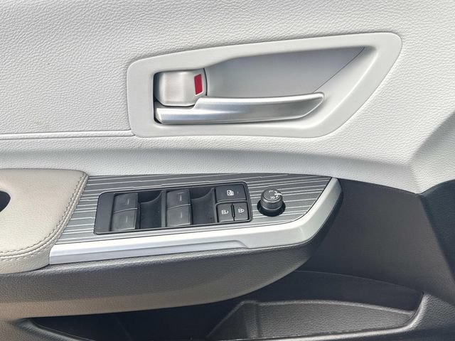 Used 2026 Toyota Sienna XLE AWD/4WD image 25