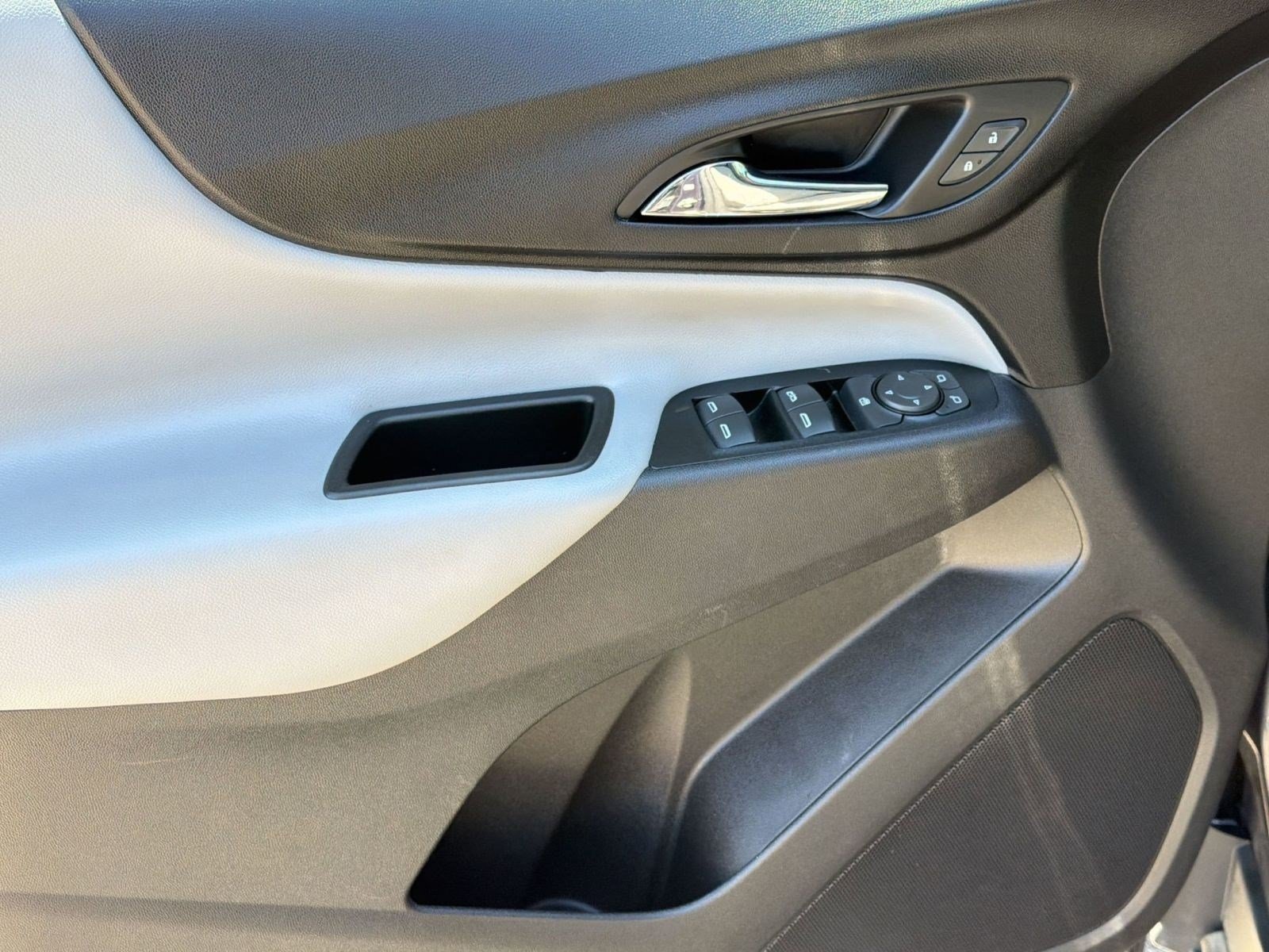 Used 2018 Chevrolet Equinox LS FWD image 13
