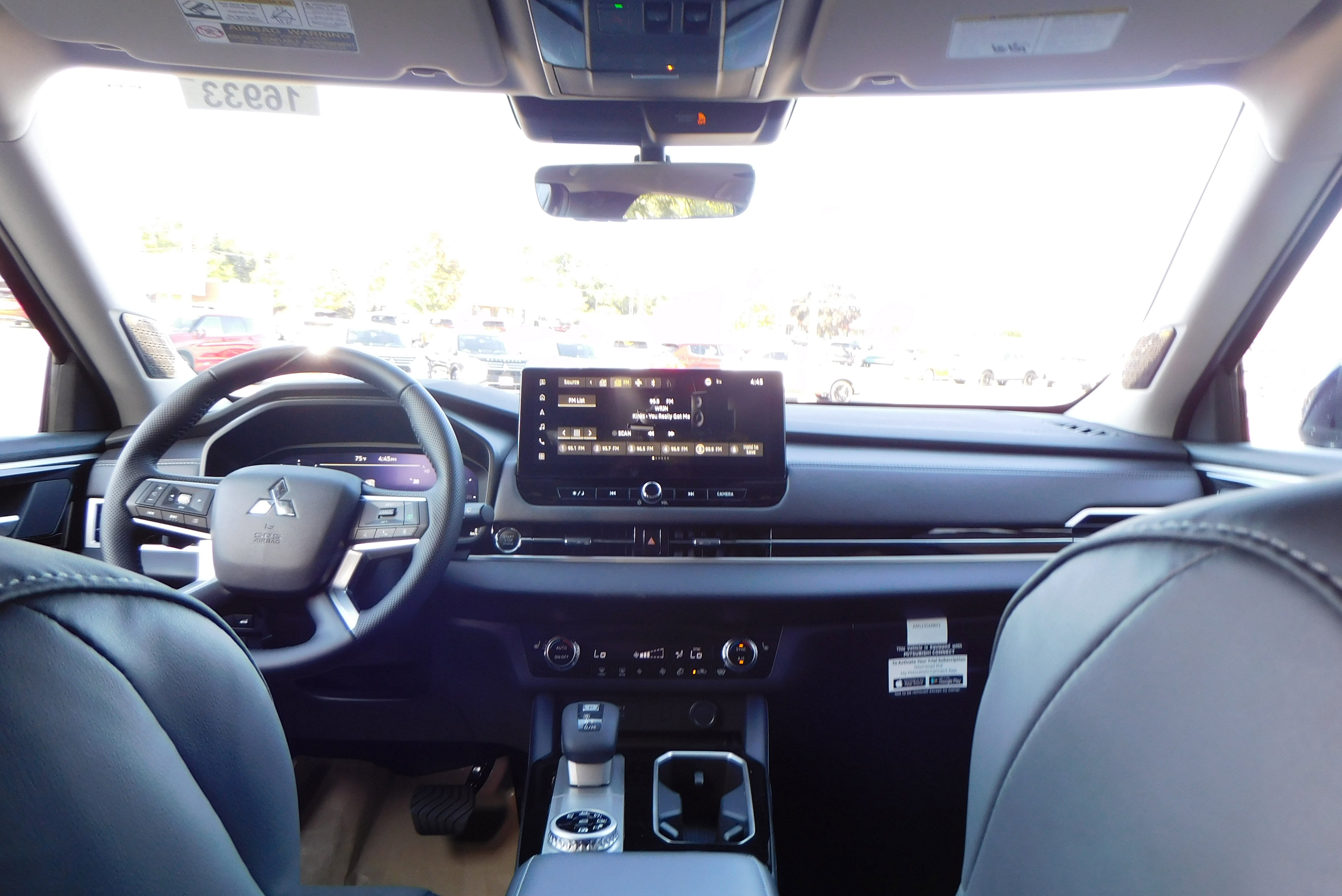 Used 2025 Mitsubishi Outlander SE image 34