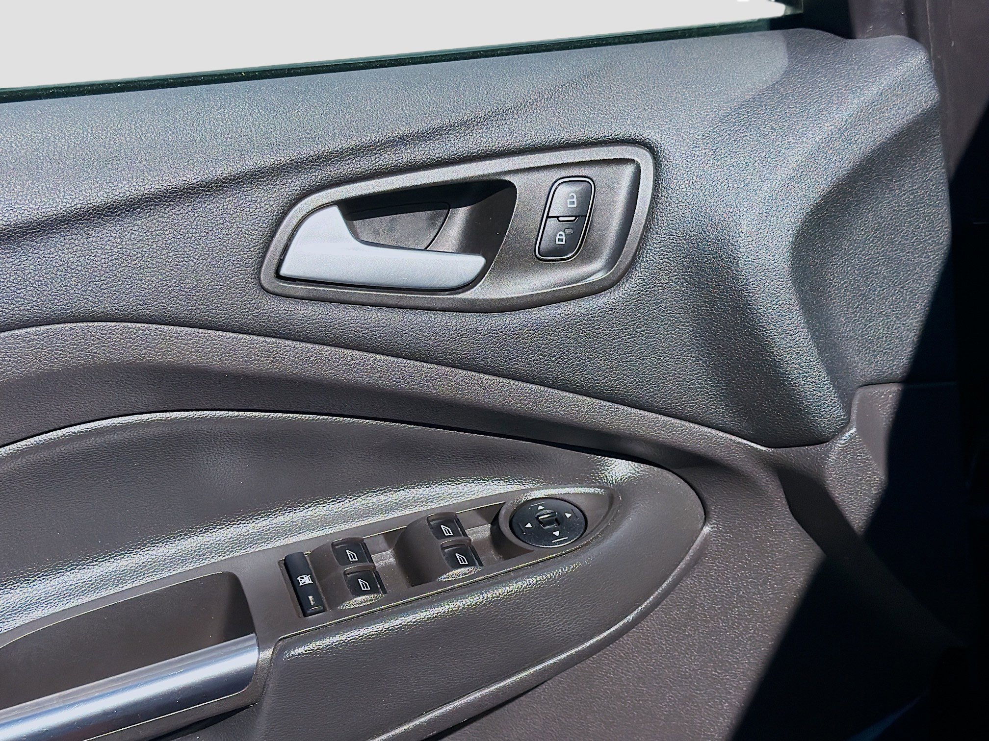 Used 2018 Ford Escape SEL image 16