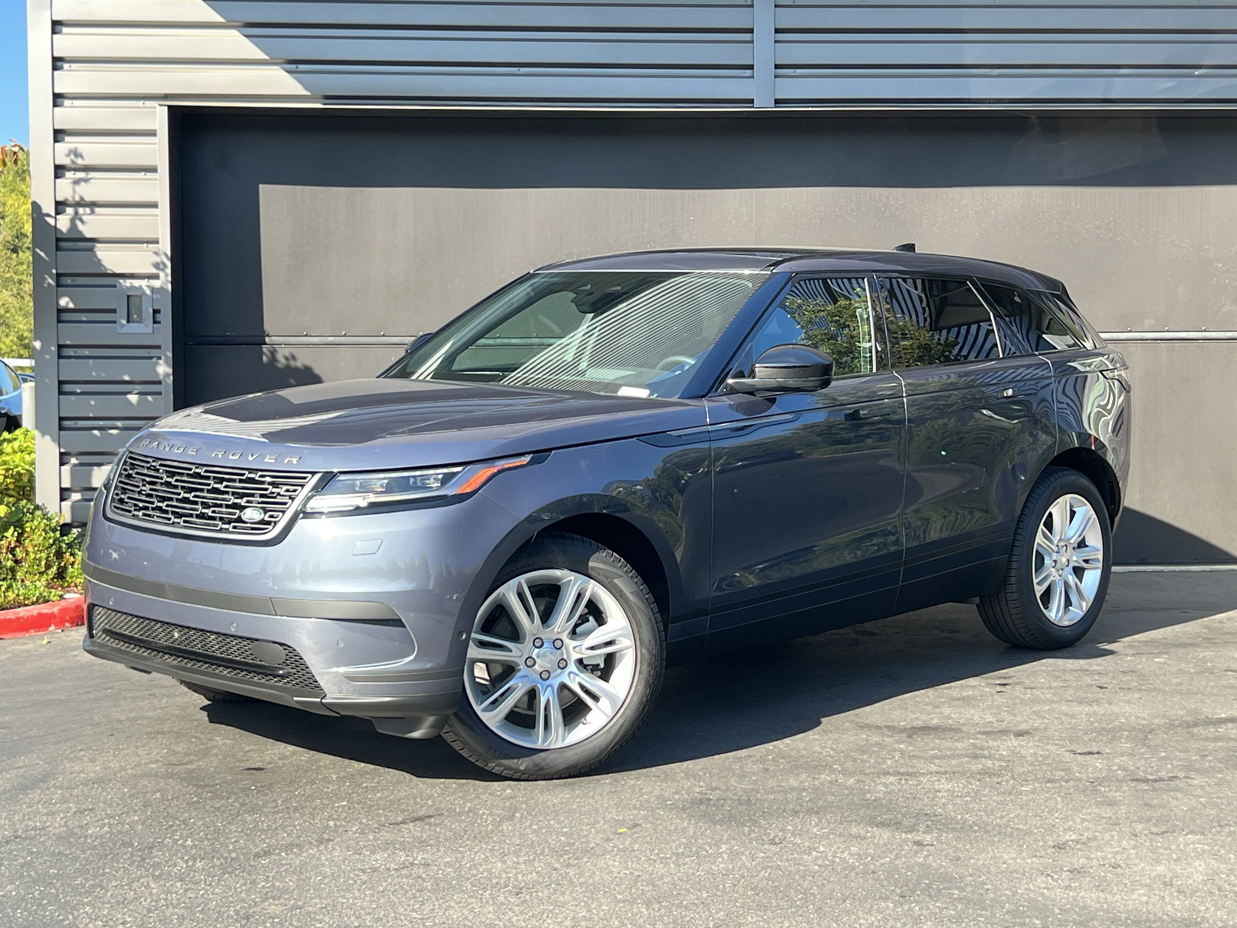 New 2025 Land Rover Range Rover Velar S image 1