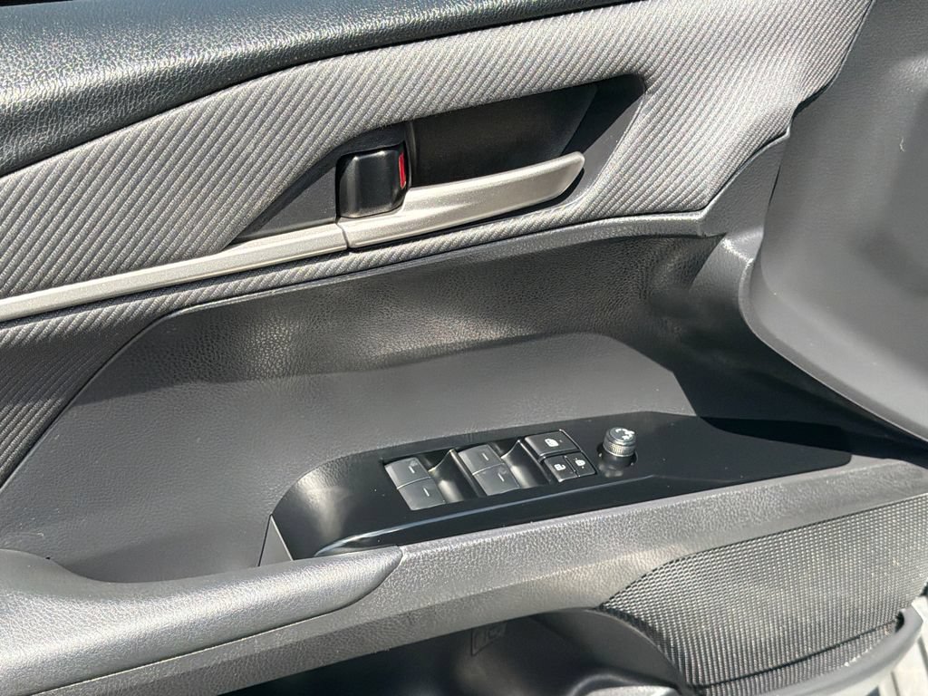 Used 2025 Toyota Camry SE w/ Convenience Package FWD image 17