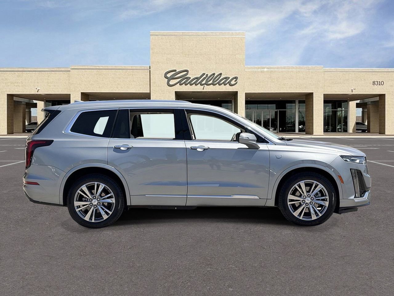 Certified 2023 Cadillac XT6 Premium Luxury FWD image 4