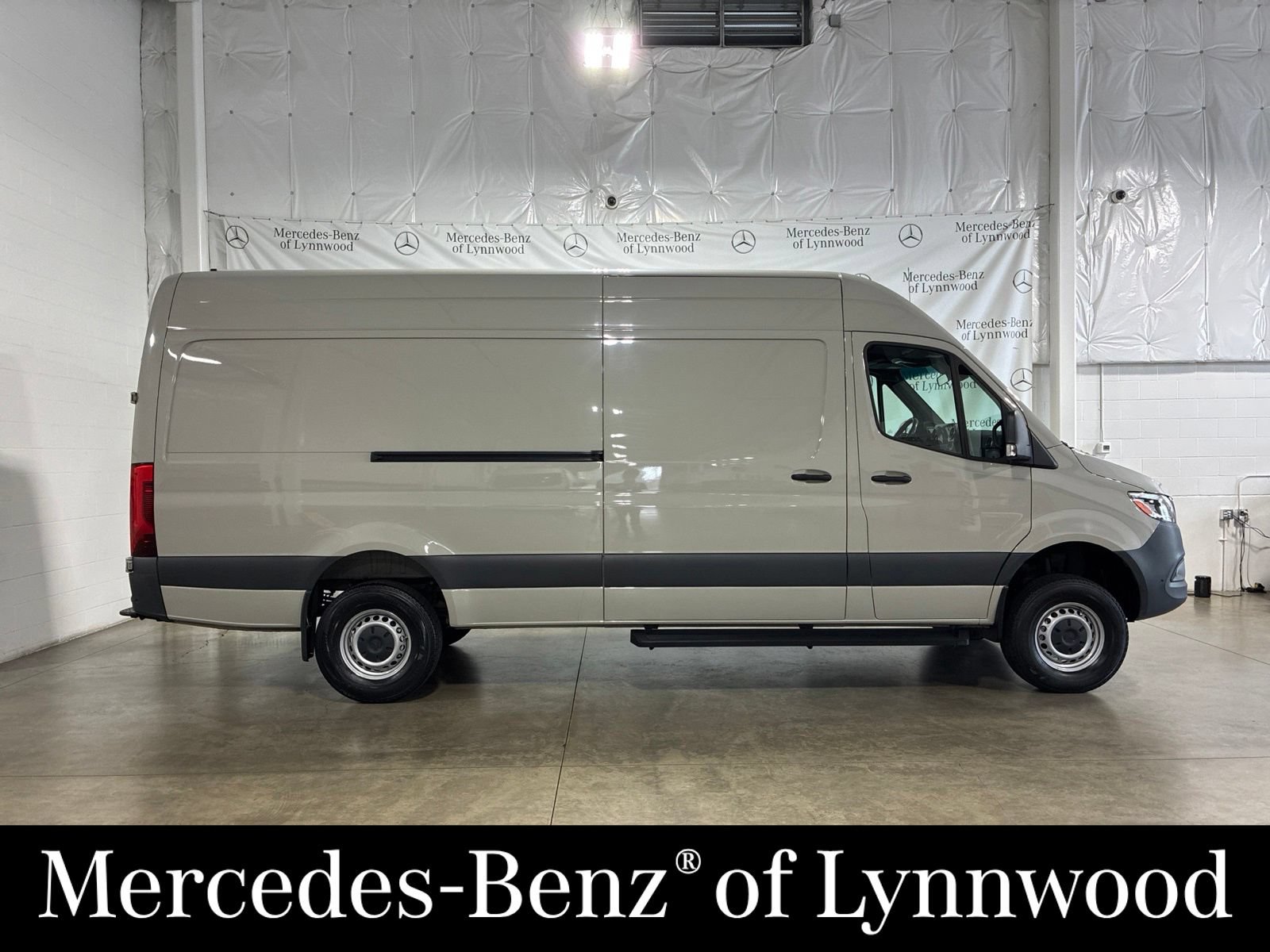 Used 2022 Mercedes-Benz Sprinter 2500 image 3
