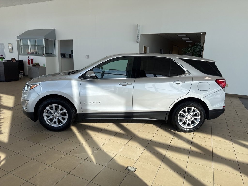 Used 2019 Chevrolet Equinox LT w/ Driver Convenience Package image 2
