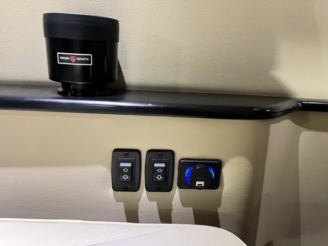 Used 2023 Mercedes-Benz Sprinter 2500 image 22