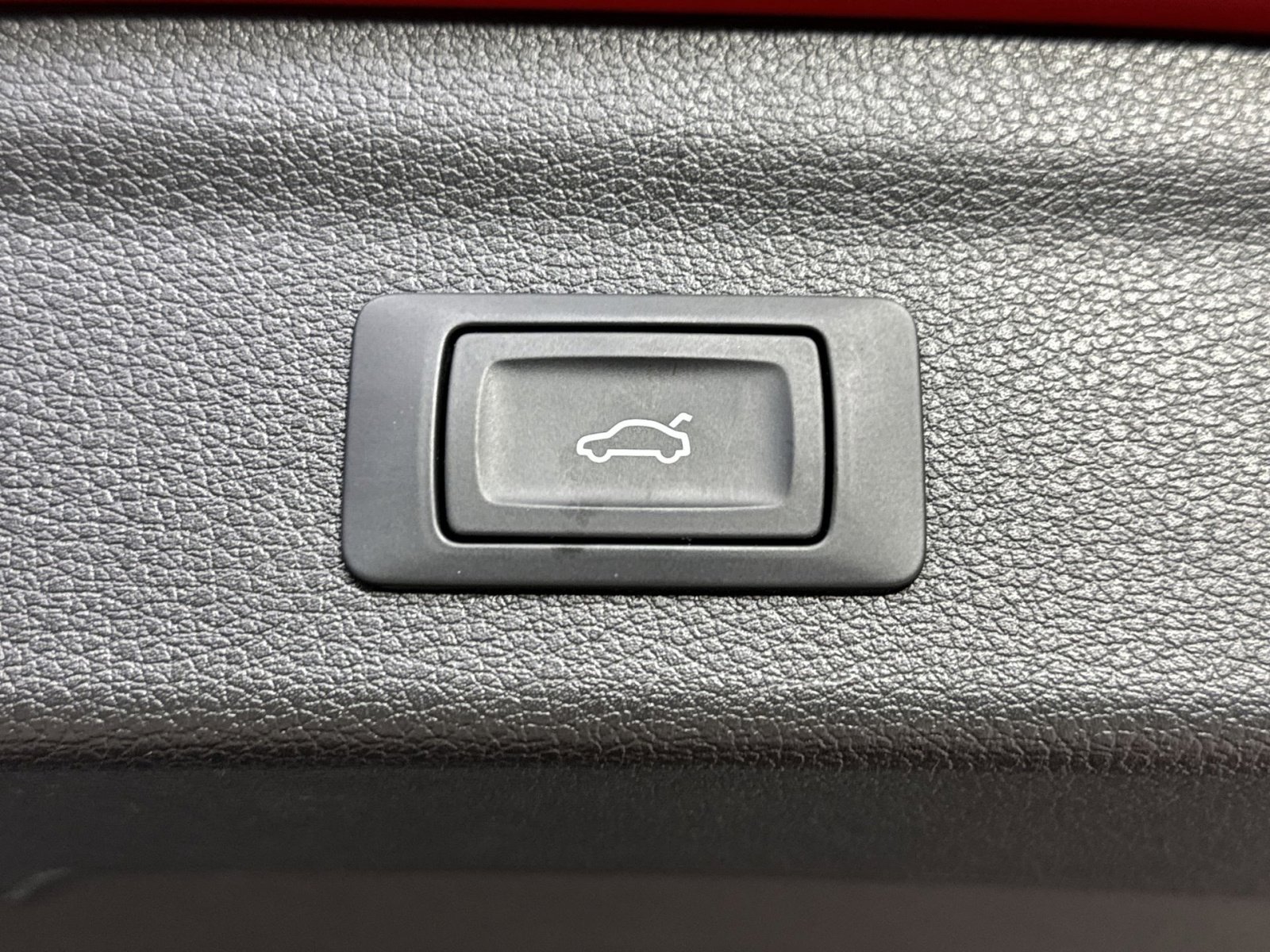 Used 2025 Audi Q3 2.0T Premium image 31