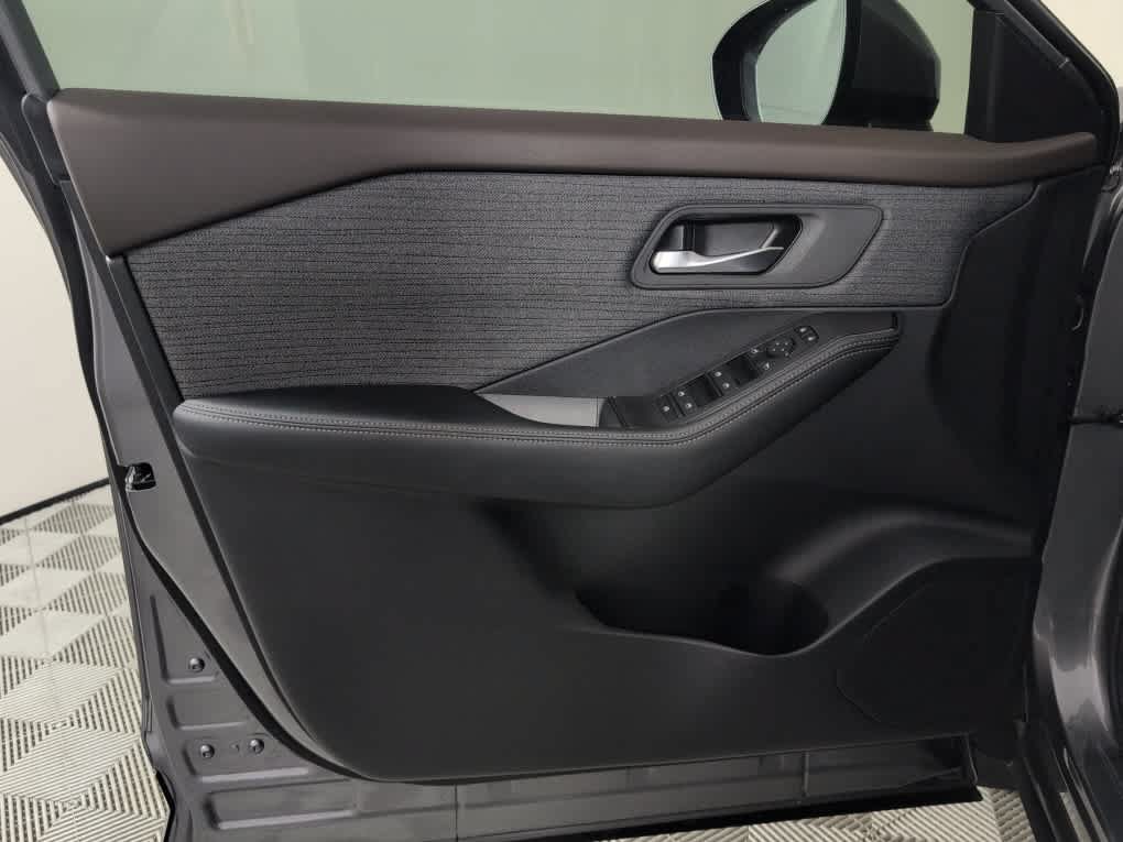 Used 2023 Nissan Rogue SV FWD image 18