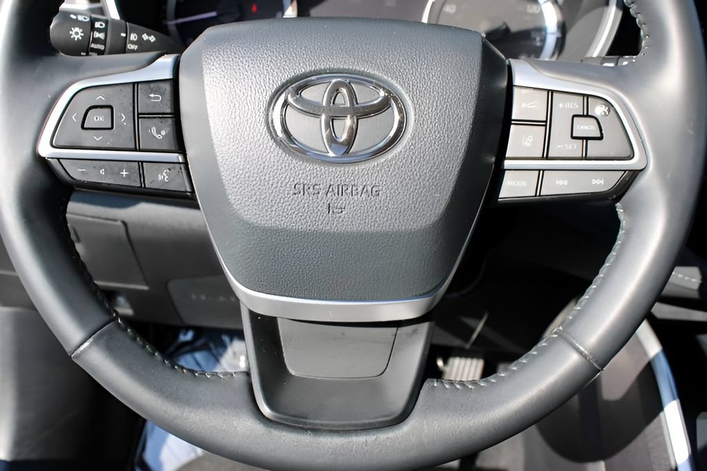 Certified 2025 Toyota Highlander XLE AWD/4WD image 14